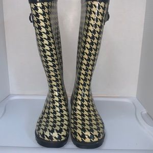 Women’s rain boots